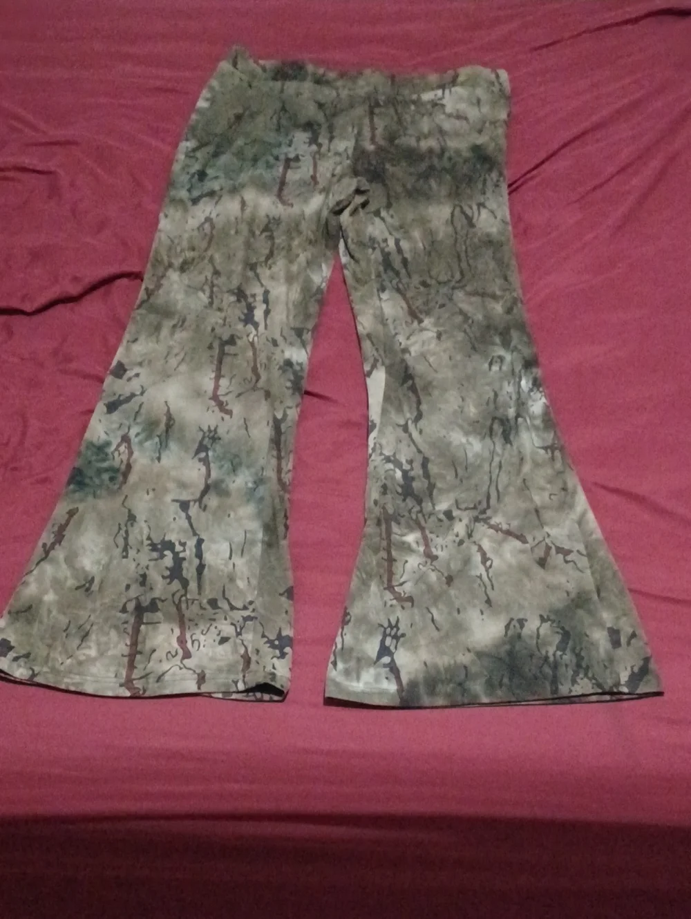 SHEIN Green Camo Two-Piece Crop Top & Wide Leg Pants Set - Size 1X